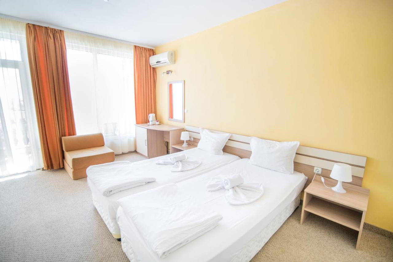 Тропикана Hotell Primorsko Eksteriør bilde