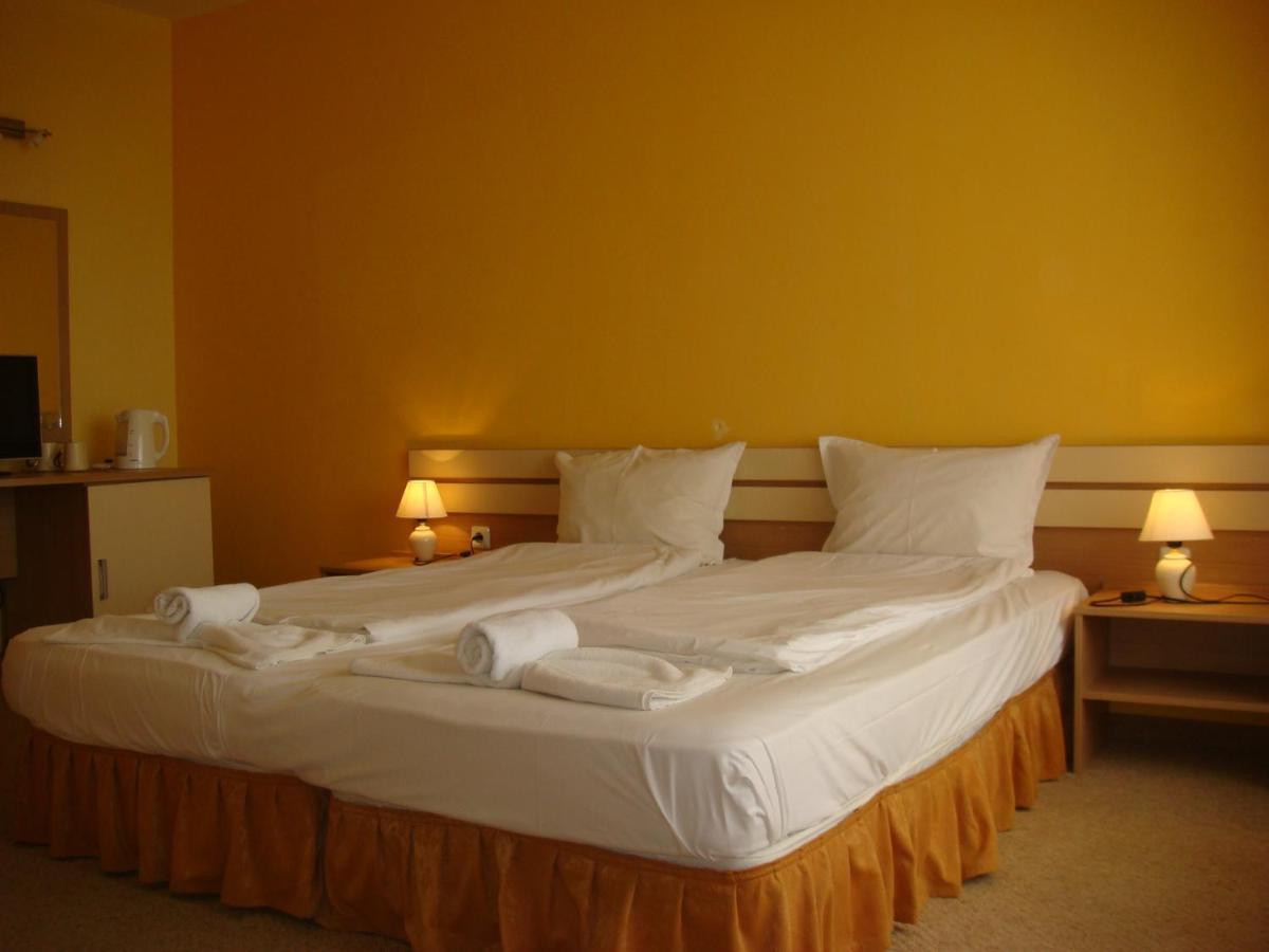 Тропикана Hotell Primorsko Eksteriør bilde