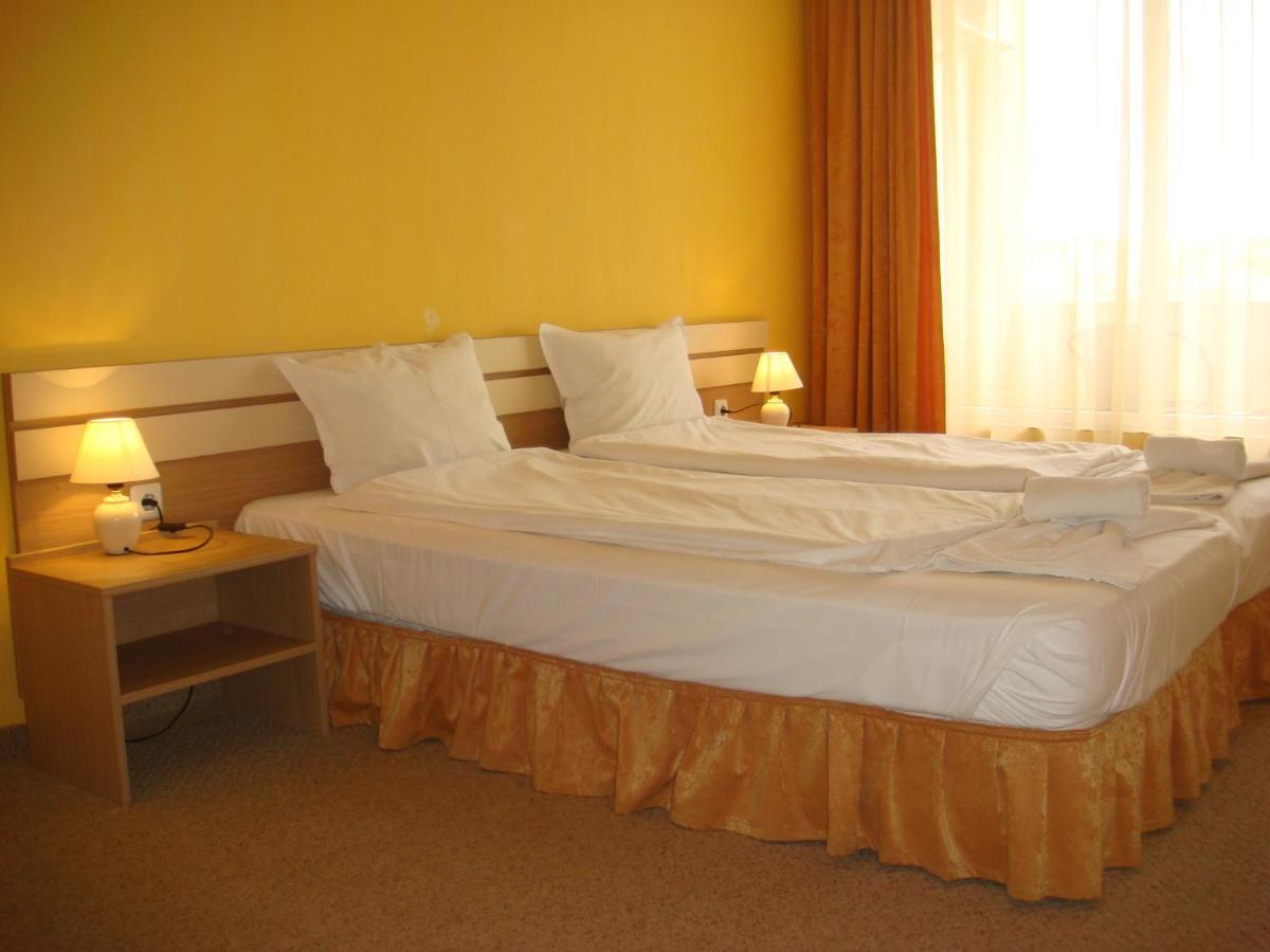 Тропикана Hotell Primorsko Eksteriør bilde