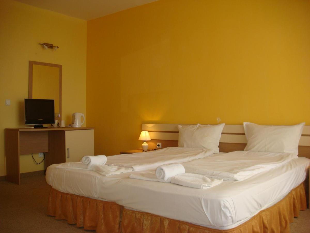 Тропикана Hotell Primorsko Eksteriør bilde